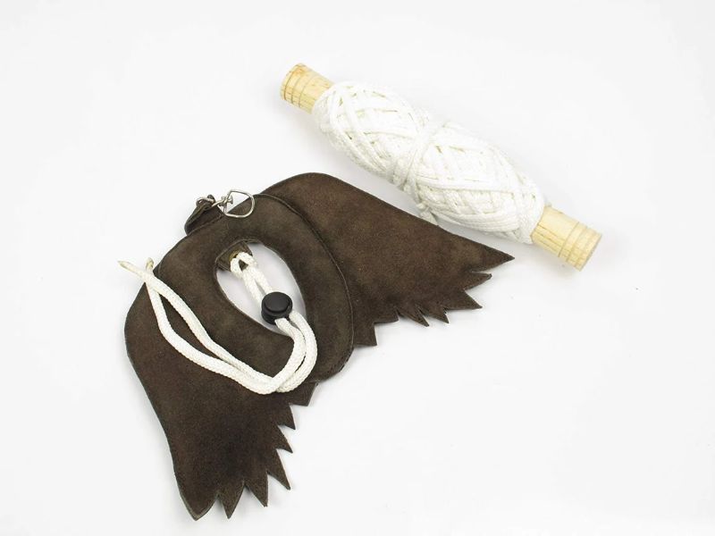 thumbnail image 2 of Falconry Padded Horse Shoe Lure – Leather Training Lure For Birds Of Prey 2 of 4